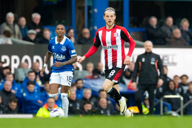 稳健表现 稳健表现